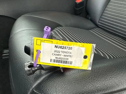 Used 2022 Toyota Camry SE FWD image 27