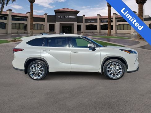 Used 2023 Toyota Highlander Limited image 9
