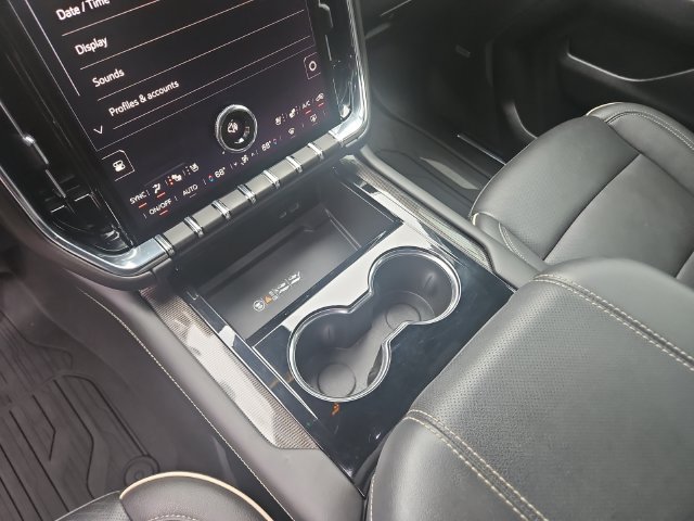 Used 2025 GMC Yukon Elevation w/ Technology Package AWD/4WD image 18