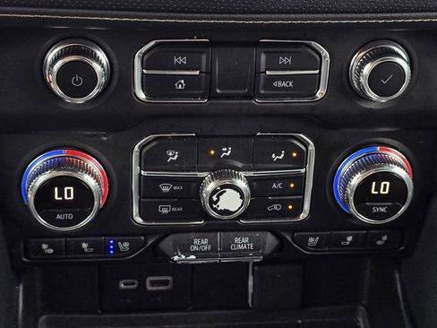 Used 2021 GMC Yukon SLT w/ SLT Luxury Plus Package RWD image 24
