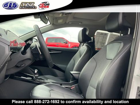 Used 2023 Kia Niro EX Touring image 10