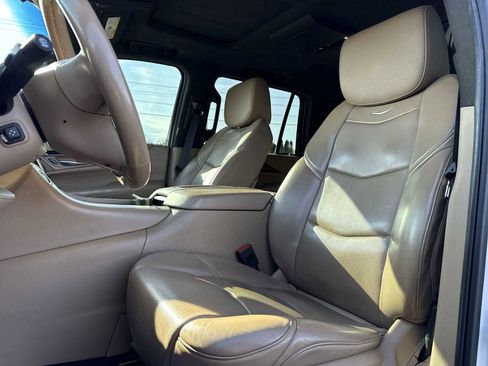 Certified 2019 Cadillac Escalade Platinum AWD/4WD image 13