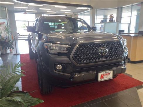 Certified 2022 Toyota Tacoma Limited w/ Nightshade Package AWD/4WD image 5