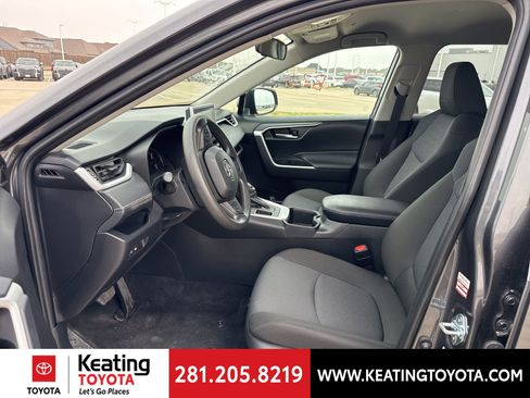 Used 2025 Toyota RAV4 XLE image 14