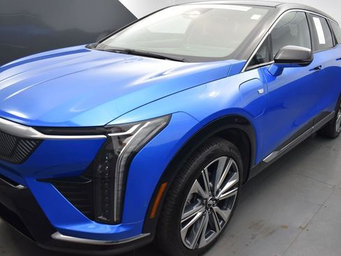 Certified 2025 Cadillac Optiq Luxury 2 AWD/4WD image 38