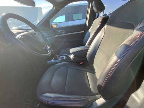 Used 2019 Ford Explorer XLT w/ Equipment Group 202A FWD image 3
