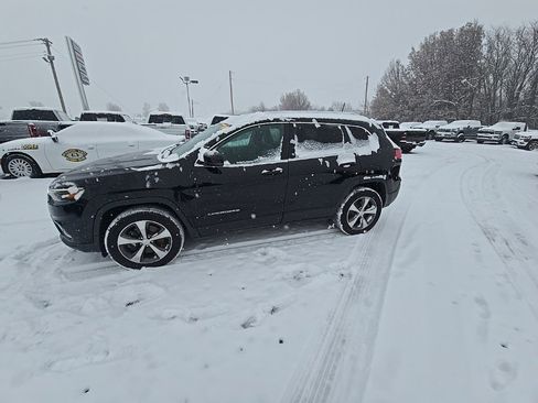 Used 2019 Jeep Cherokee Limited image 3