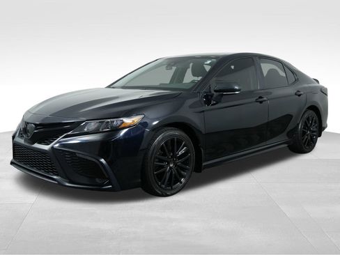 Used 2023 Toyota Camry SE FWD image 5