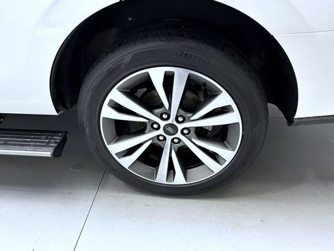 Used 2021 Ford Expedition Limited AWD/4WD image 23
