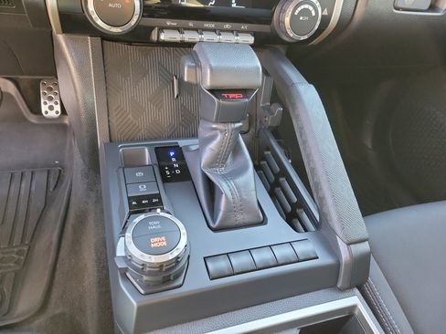 Used 2024 Toyota Tacoma TRD Off-Road image 23