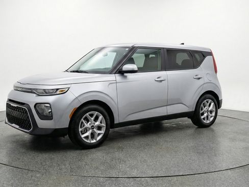 Used 2025 Kia Soul LX w/ LX Technology Package FWD image 3