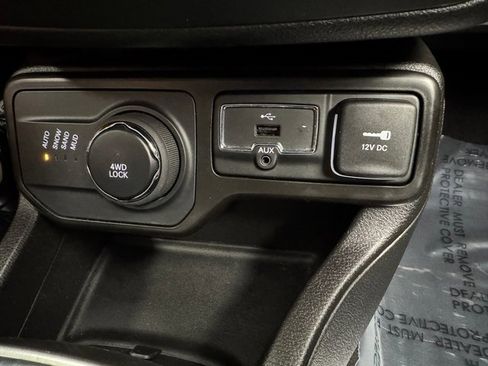Used 2021 Jeep Renegade Limited w/ Luxury Group II image 18