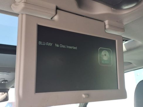 Used 2020 Chevrolet Suburban Premier image 11