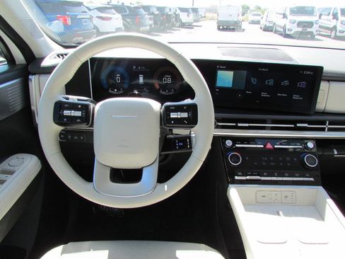 Used 2025 Hyundai Santa Fe SEL AWD/4WD image 21