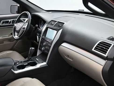 Used 2015 Ford Explorer XLT w/ Equipment Group 202B image 28