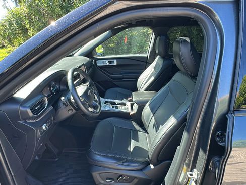Used 2020 Ford Explorer Limited w/ Class III Trailer Tow Package AWD/4WD image 13