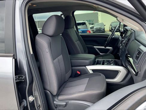 Used 2023 Nissan Titan SV w/ SV Convenience Package AWD/4WD image 9