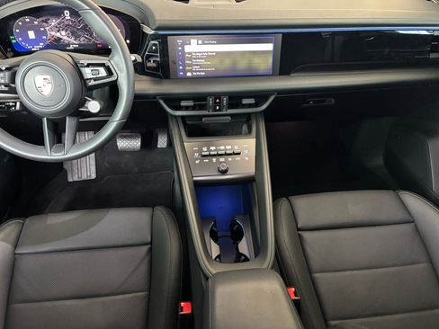 Used 2025 Porsche Macan Electric RWD image 12