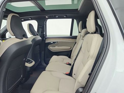 New 2026 Volvo XC90 B5 Core image 36