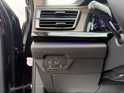 Used 2025 Volkswagen Atlas SEL image 21