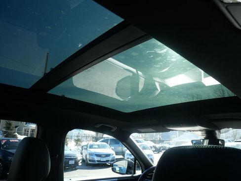 Used 2022 Volkswagen Tiguan SE R-Line image 28