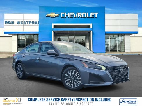 Used 2023 Nissan Altima 2.5 SV image 1