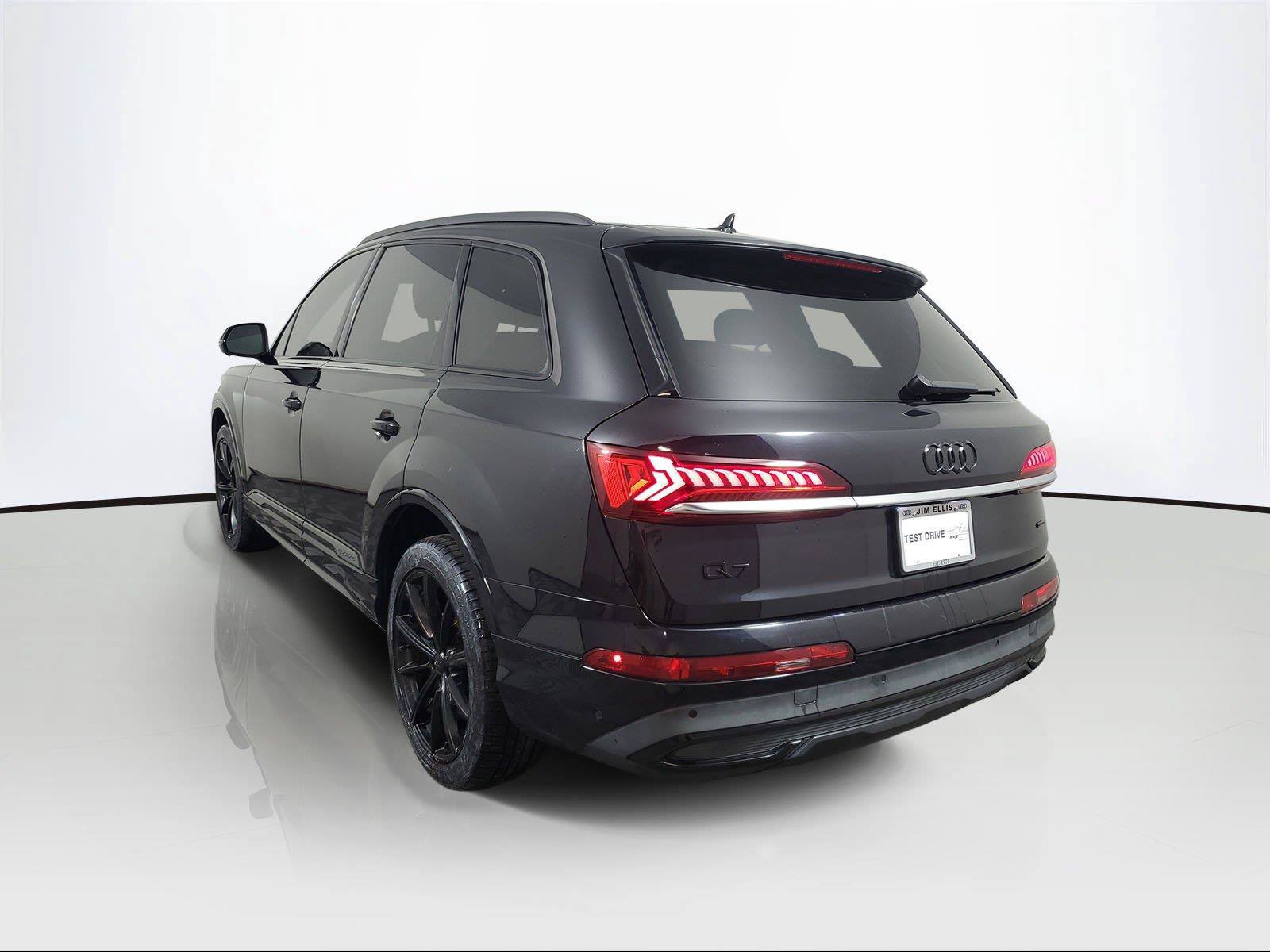 Used 2021 Audi Q7 3.0T Premium Plus w/ Premium Plus Package AWD/4WD image 4
