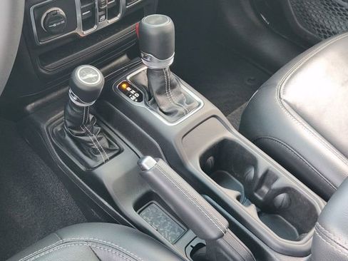 Used 2023 Jeep Wrangler Unlimited Sahara AWD/4WD image 19
