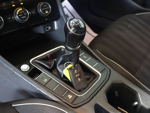 Used 2019 Volkswagen Jetta GLI FWD image 38
