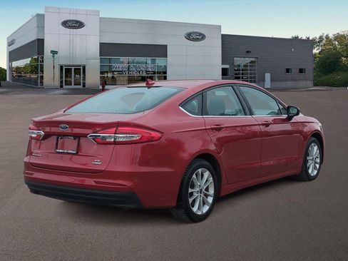 Used 2020 Ford Fusion SE image 11