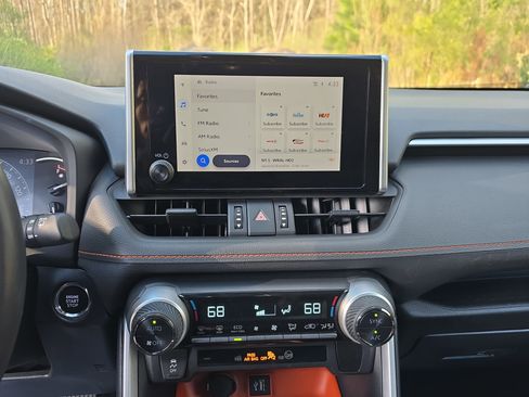 Used 2024 Toyota RAV4 Adventure image 19