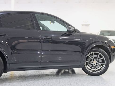 Used 2022 Porsche Cayenne S AWD/4WD image 11