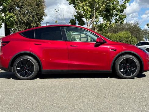 Used 2021 Tesla Model Y Long Range AWD/4WD image 3