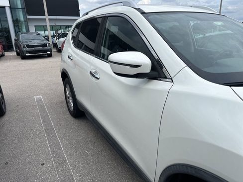 Used 2017 Nissan Rogue SV AWD/4WD image 5