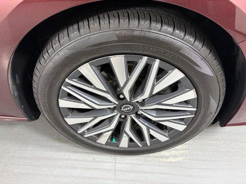 Used 2024 Nissan Altima 2.5 SV FWD image 21