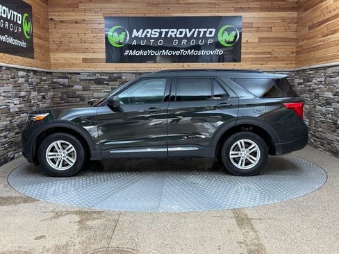 Used 2023 Ford Explorer XLT AWD/4WD image 6
