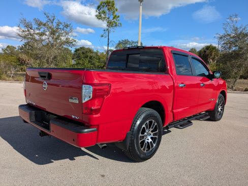Used 2021 Nissan Titan SV w/ SV Convenience Package image 5