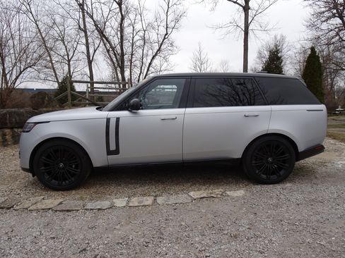 Certified 2025 Land Rover Range Rover Long Wheelbase SE image 2