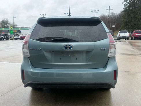Used 2017 Toyota Prius V Four image 4