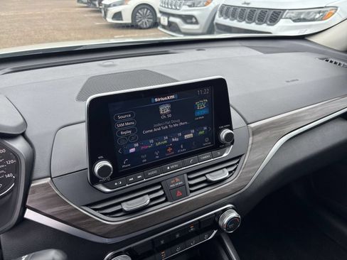 Used 2025 Nissan Altima 2.5 SV FWD image 19