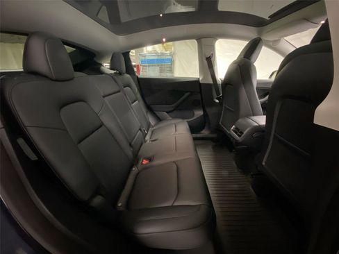 Used 2022 Tesla Model Y Long Range image 29