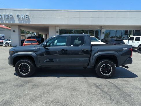 Used 2024 Toyota Tacoma TRD Off-Road AWD/4WD image 3