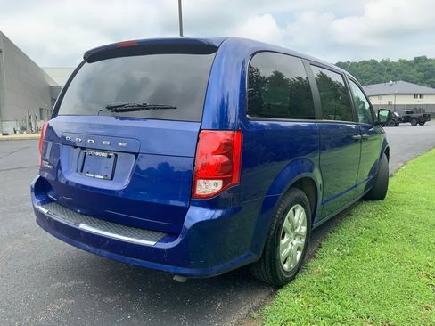 Used 2019 Dodge Grand Caravan SE w/ UConnect Hands-Free Group FWD image 11