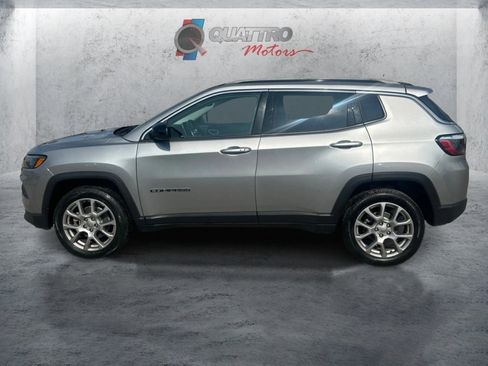 Used 2022 Jeep Compass Latitude AWD/4WD image 2