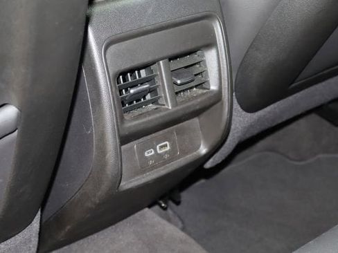 Used 2025 Cadillac XT4 Premium Luxury FWD image 17