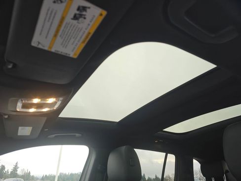 Used 2022 Mercedes-Benz EQB 350 4MATIC image 33