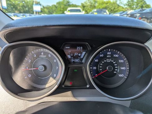 Used 2016 Hyundai Elantra SE FWD image 12