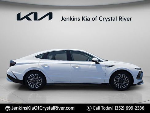 Used 2025 Hyundai Sonata Limited FWD image 2