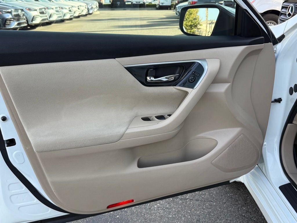 Used 2014 Nissan Altima 2.5 SV FWD image 17