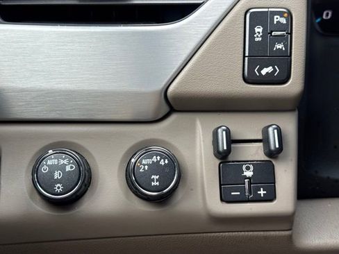 Used 2017 GMC Yukon SLT w/ Premium Edition AWD/4WD image 27